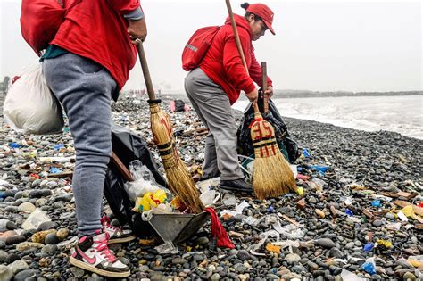 cleaning mud Peru|Environmental issues in Peru .